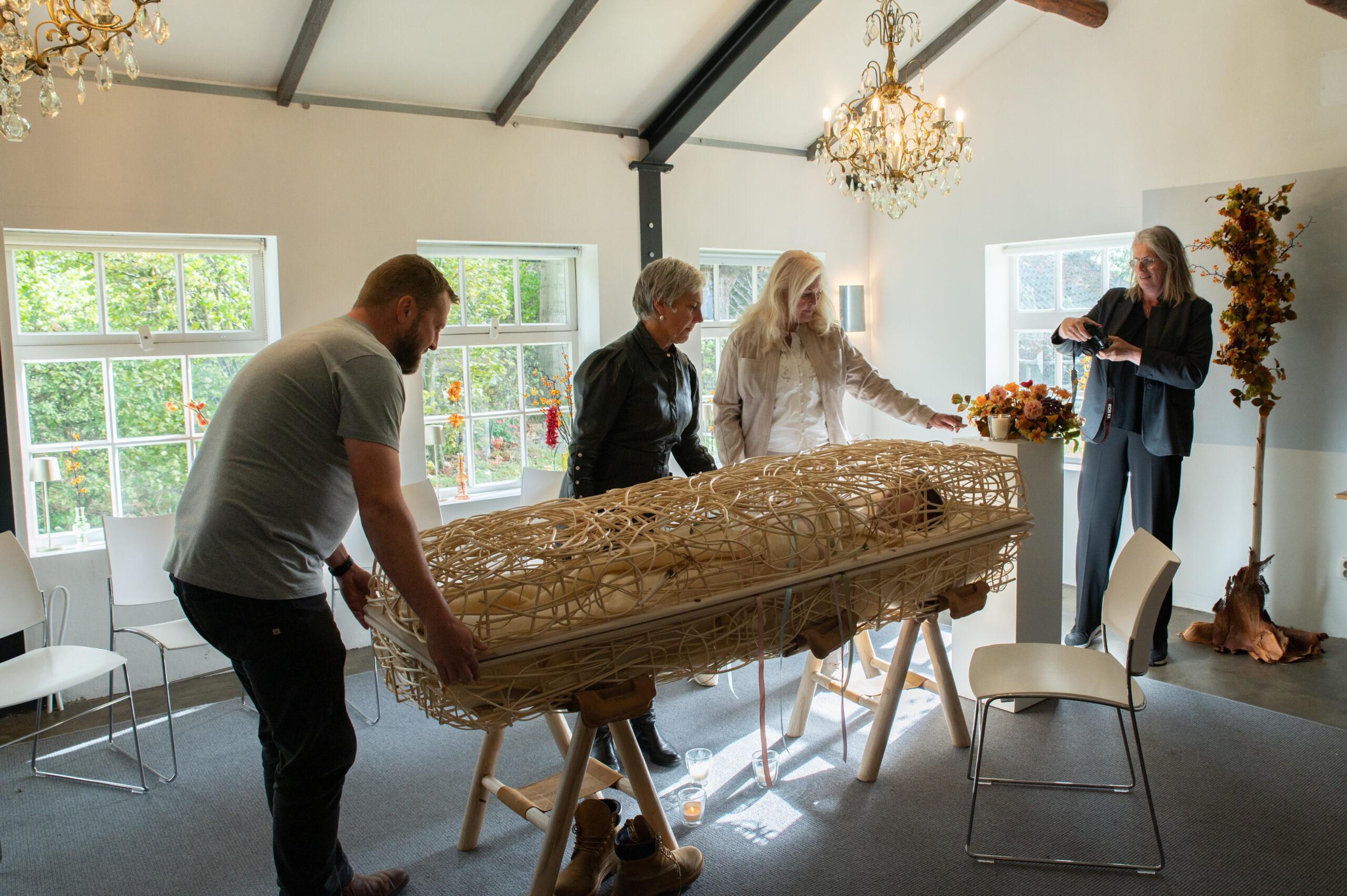 AnnetteFotografie-Jonas sluit mee de mand